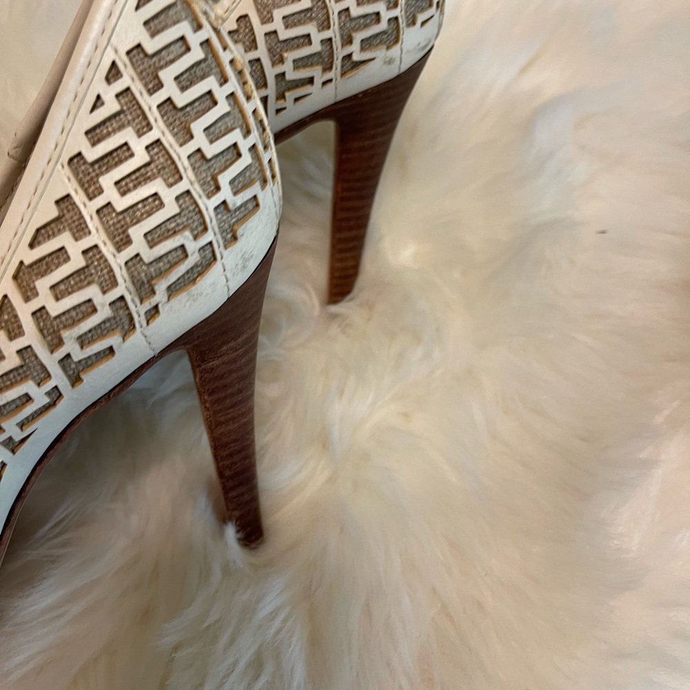 Tory Burch Off White Open Toe Lattice Style Peep Toe High Heels Size 8 1/2 - Picture 12 of 12